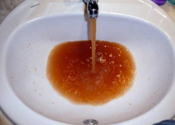 Чому в Тернополі з кранів тече іржава вода