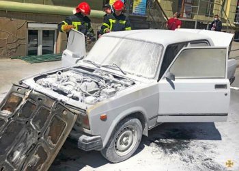 У центрі Тернополя горів автомобіль (Фото)