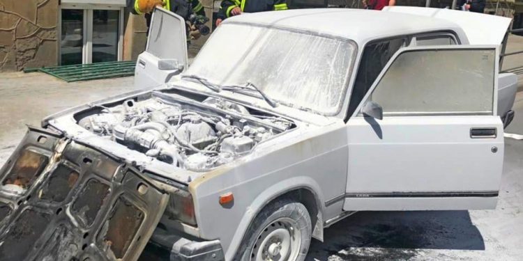 У центрі Тернополя горів автомобіль (Фото)