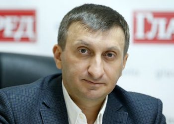 Тимошенко недарма б’є на сполох: усі політики мають підтримати референдум «Батьківщини» і захистити землю, – експерт