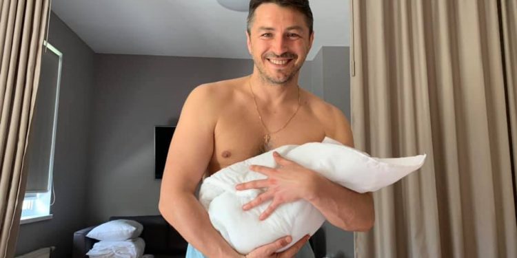 “Чудовий день, щоб з’явитися на світ”: у Сергія Притули народилася донечка (Фото)
