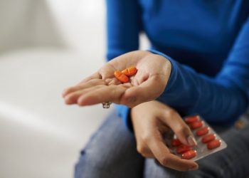 У Тернополі неповнолітня дівчина випила психотропного препарату