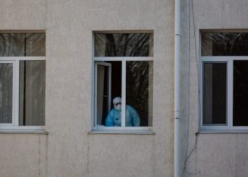 У Тернополі з вікна лікарні випала жінка