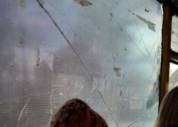 У Тернополі маршрутка із тріснутим склом возить людей (Фото)