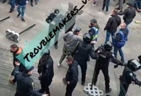 У Тернополі побилися фанати з поліцією (Відео)