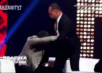 Екс-нардеп Барна влаштував бійку зі “слугою” в прямому ефірі (Відео)