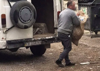Один посеред ночі викидав будівельне сміття, інший знищив клумбу і зломав знак (Фото)