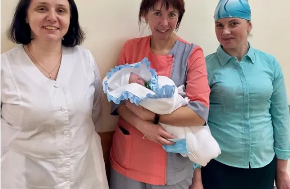 12-й у сім’ї: у Тернопільському перинатальному центрі народився малюк вагою трохи більше кілограма (Фото)
