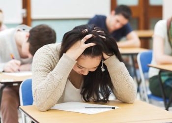 Чотирьом випускникам з Тернопільщини анулювали результати ЗНО, бо принесли телефони