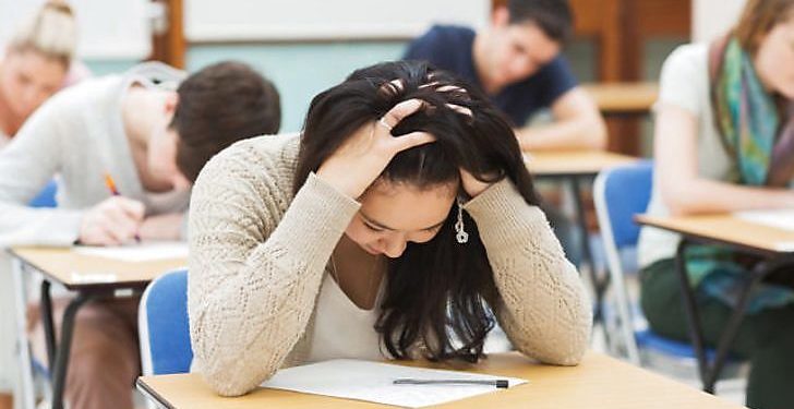 Чотирьом випускникам з Тернопільщини анулювали результати ЗНО, бо принесли телефони