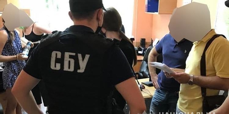 У Тернополі виготовляли фальшиві довідки з результатами ПЛР-тестів на коронавірус