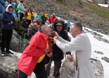Священник з Тернопільщини провів літургію на Чорногірському хребті (Фото)