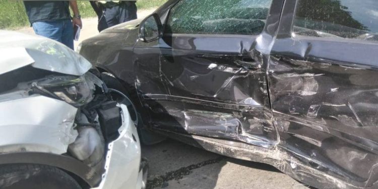 Повертав не з тієї смуги: на Будного у Тернополі зіткнулися два авто (Фото)