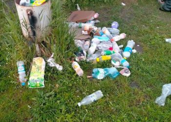 Невідомі перетворюють стадіон у Почаєві на смітник (Фото)