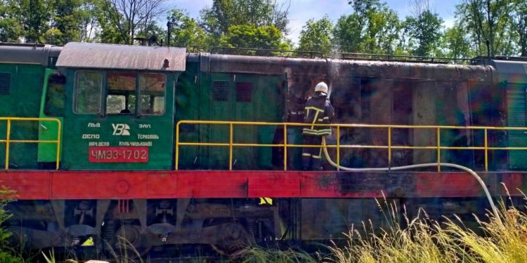 Пожежа на Тернопільщині охопила поїзд (Фото)