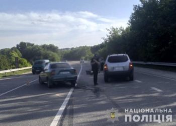 Зробили “паровозик”: на Тернопільщині зіткнулися три автомобілі