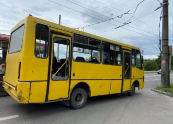 ДТП у Тернополі: не розминулися маршрутки (Фото)