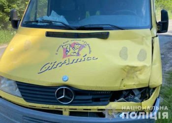 На Тернопільщині у ДТП загинув 13-річний підліток: зіткнулися “Мерседес” і мотоцикл