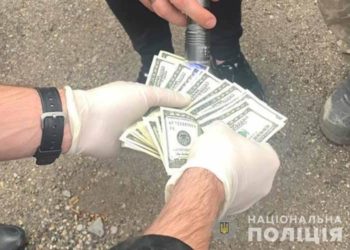 На Тернопільщині спіймали військового: вимагав 1500 доларів хабара (Фото)