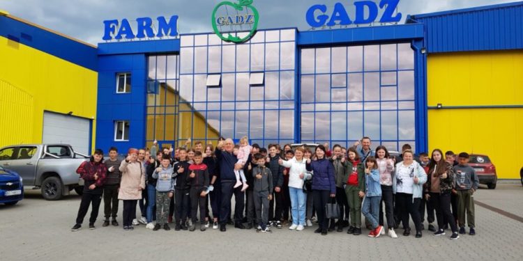 Учні Новоставської ЗОШ відвідали з екскурсією ФГ «Гадз»