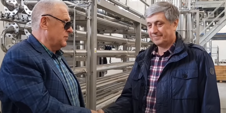 Автор пісні «Українське поле» Олександр Бурміцький завітав на Бучаччину до Петра Гадза (Відео)