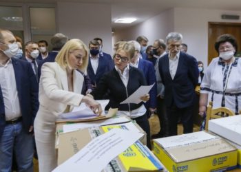 «Батьківщина» передала до ЦВК усі необхідні для старту референдуму документи