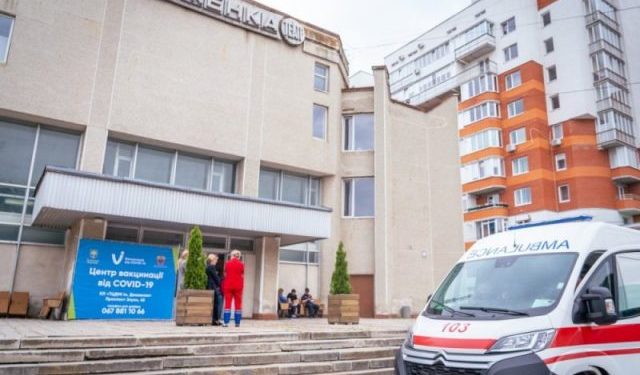 На вихідних у Тернополі працюватиме Центр масової вакцинації від COVID-19