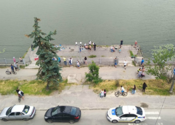 Повертали до життя очевидці, патрульні, рятувальники і медики: у тернопільському ставі тонув чоловік (Фото)