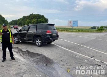 Скоїв ДТП і втік: на Тернопільщині розшукують водія “Тойоти Ленд Крузер” (Фото)