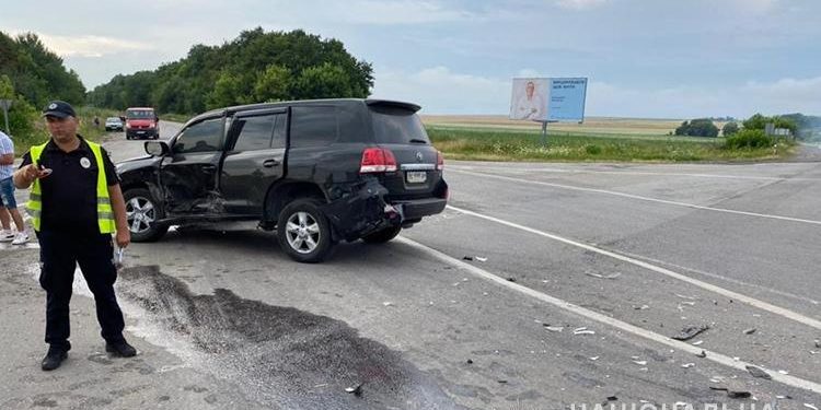 Скоїв ДТП і втік: на Тернопільщині розшукують водія “Тойоти Ленд Крузер” (Фото)