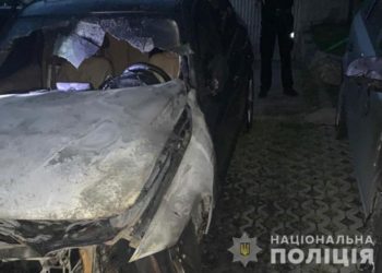 У Тернополі посеред ночі спалили BMW (Фото)