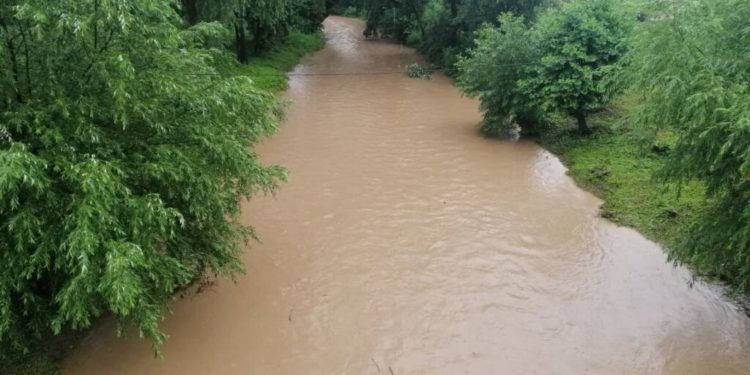 Водна стихія дісталася до Тернопільщини: перші серйозні збитки (Фото)