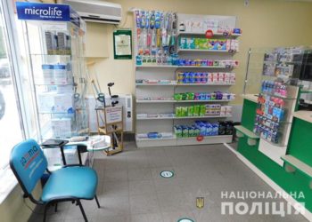 Душив жінку прямо в аптеці”: чоловік напав на тернополянку з викруткою в руці (Фото)