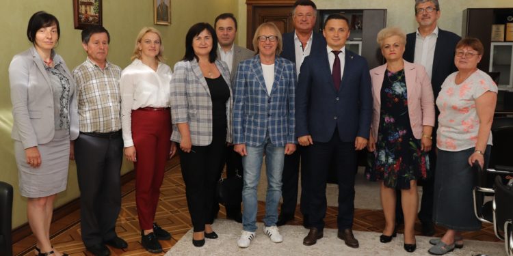 Голова облради підписав низку контрактів з новообраними керівниками закладів культури Тернопільщини