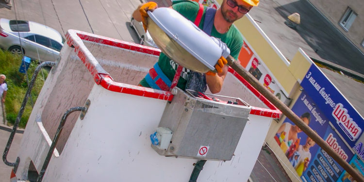 У Тернополі встановлюють сучасне економне LED-освітлення