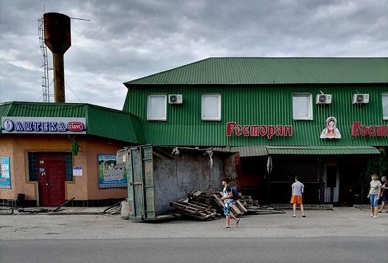 На Тернопільщині вантажівка “заїхала” у ресторан