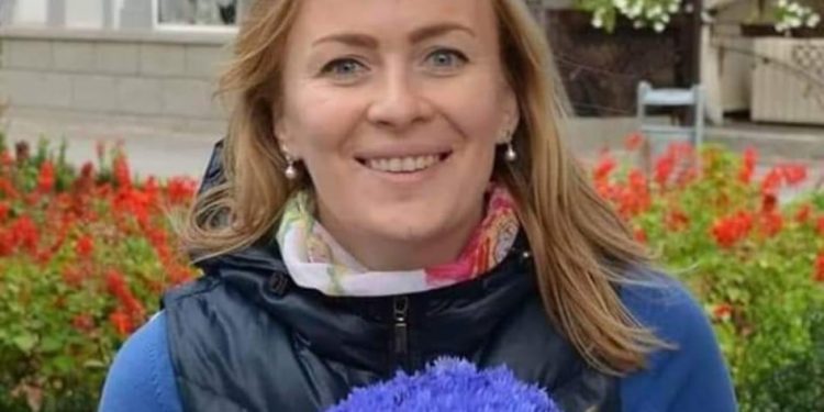 На Тернопільщині прощаються з жінкою, яку рятували всім світом