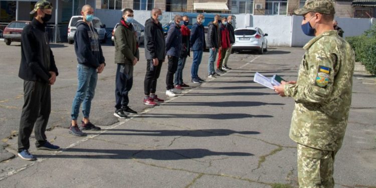 Весняний призов: до війська провели майже півтисячі юнаків з Тернопільщини