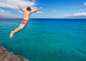 У Тернополі чоловік травмував шию, пірнувши у став