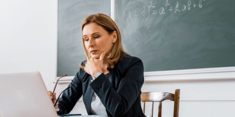 “Ноутбук кожному вчителю”: педагогам Тернопільщини куплять ґаджети