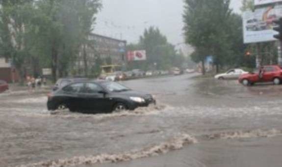 Через негоду у Тернополі затопило приватні будинки