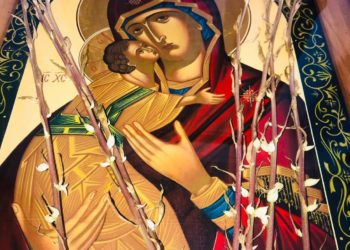 Диво на Тернопільщині: в іконі проросли сухі квіти (Фото)