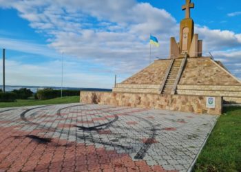 У Бережанах хуліган на автомобілі влаштував ралі на горі Лисоня (Фото)