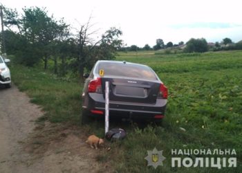 На Тернопільщині посеред ночі автівка збила двох неповнолітніх дівчат