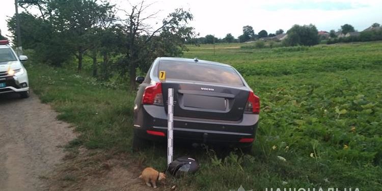 На Тернопільщині посеред ночі автівка збила двох неповнолітніх дівчат