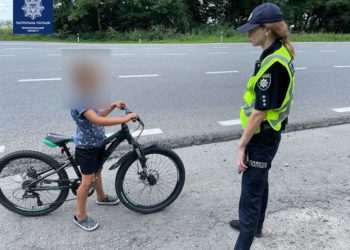 На міжнародній трасі Тернопіль-Львів зупинили 9-річного хлопчика (Фото)