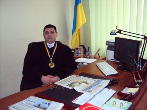 Вища рада правосуддя відправила у відставку суддю з Тернопілля
