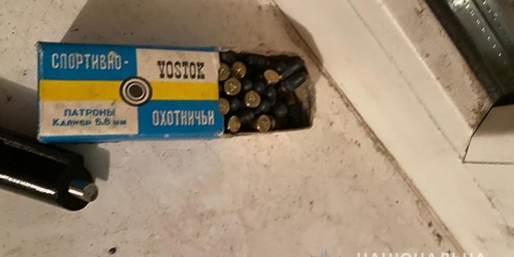 У Тернополі спіймали чоловіка, який стріляв з вікна будинку (Фото)