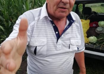 Курйозний випадок: екс-голову Чорткова застали “на гарячому” на чужому городі (Фото)