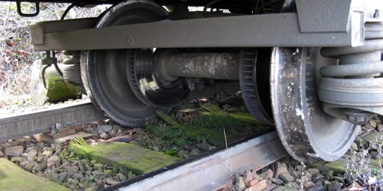 Неподалік Тернополя зійшов з рейок швидкий потяг